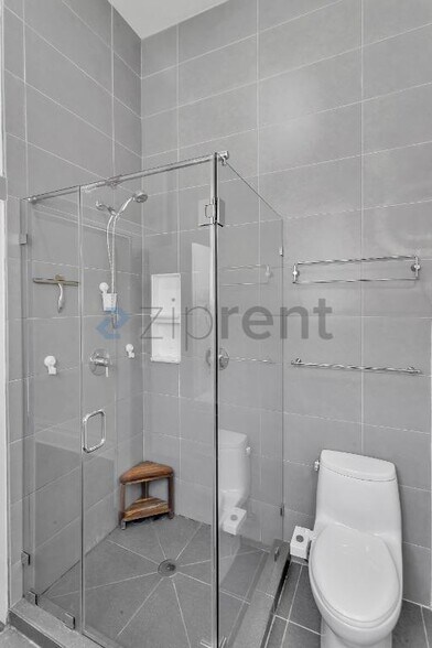 Building Photo - Unit 1005