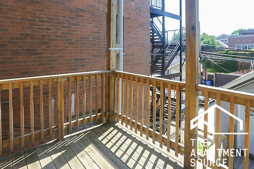 Building Photo - 2327 N Southport Ave