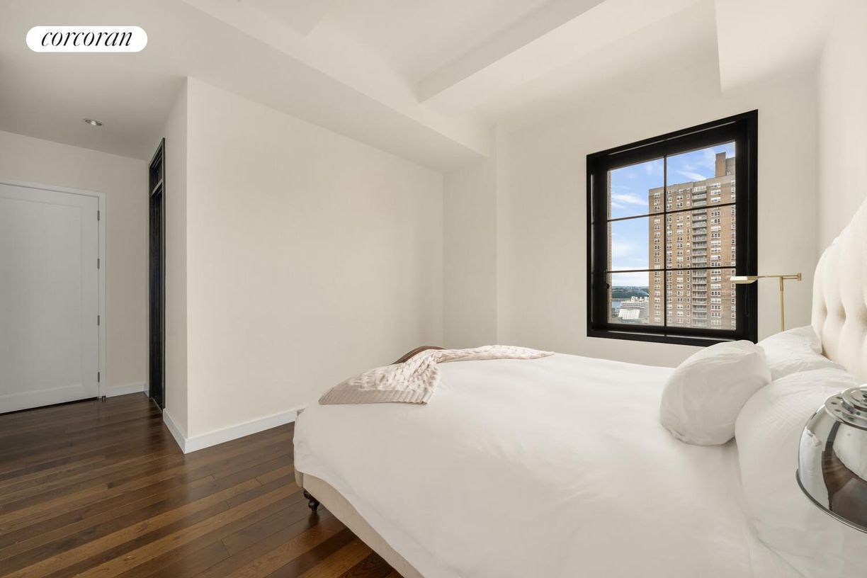 Building Photo - 425 W 50th St