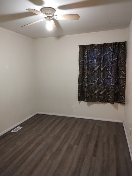 Building Photo - 1291 N Glen Cir