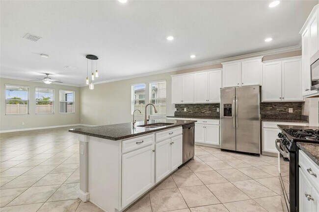 Building Photo - 25057 Lambrusco Loop