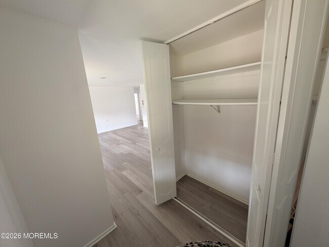 Building Photo - 1042 Aberdeen Dr