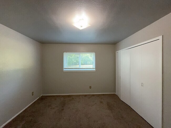 Building Photo - 603 Shelmar Dr