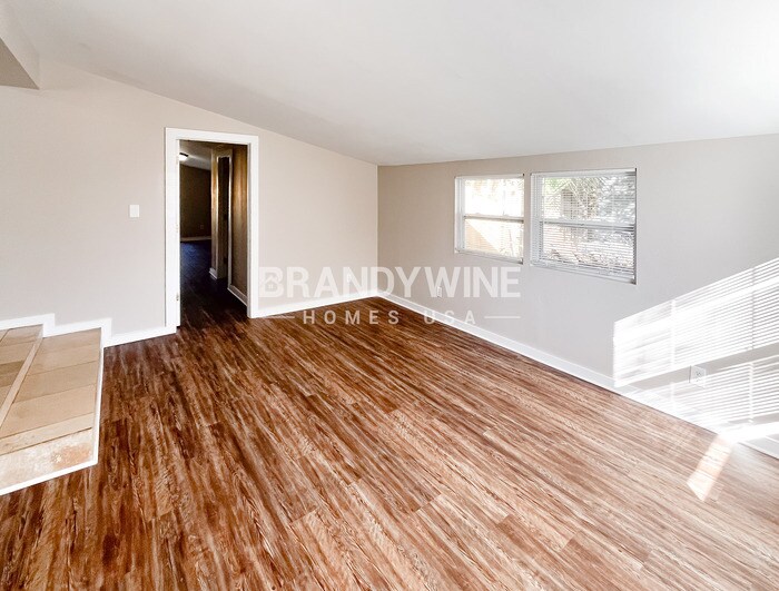 Building Photo - 7227 Stonehurst Rd N