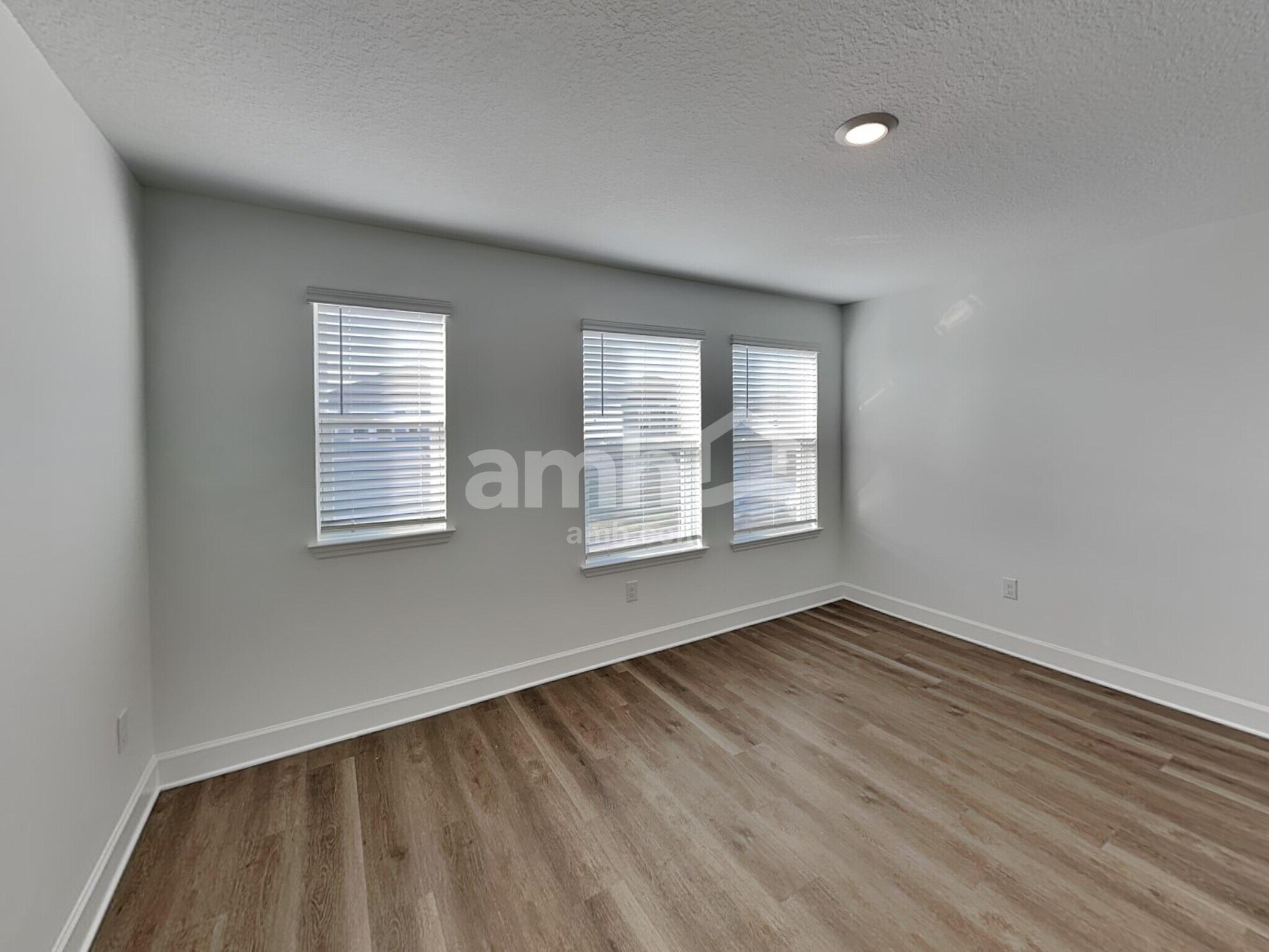 Building Photo - 2908 20th Ave W