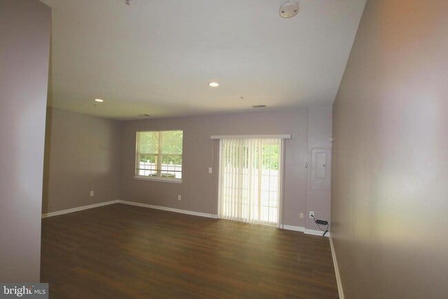 Building Photo - 622 Tailgate Terrace