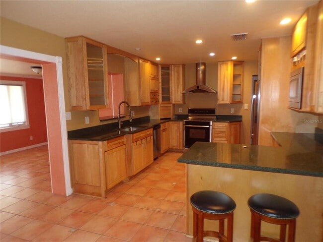 Building Photo - 270 Belaire Ct
