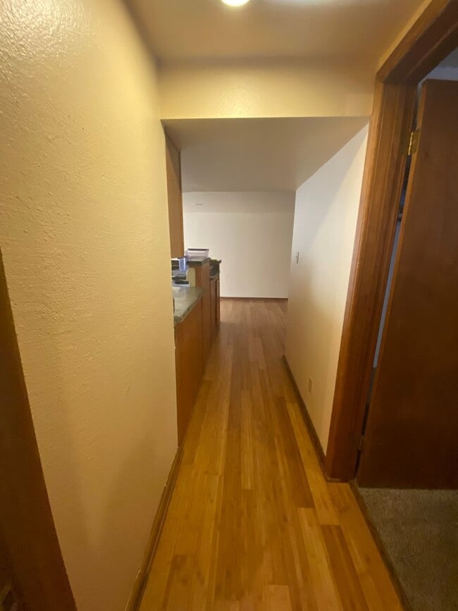 Building Photo - Midtown Three Bedroom Basement Space for R...