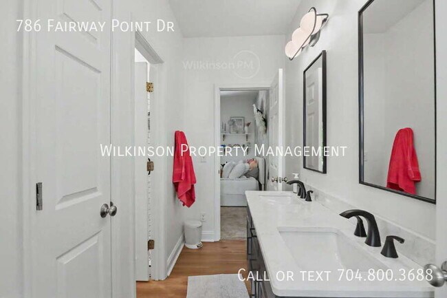 Building Photo - 786 Fairway Point Dr