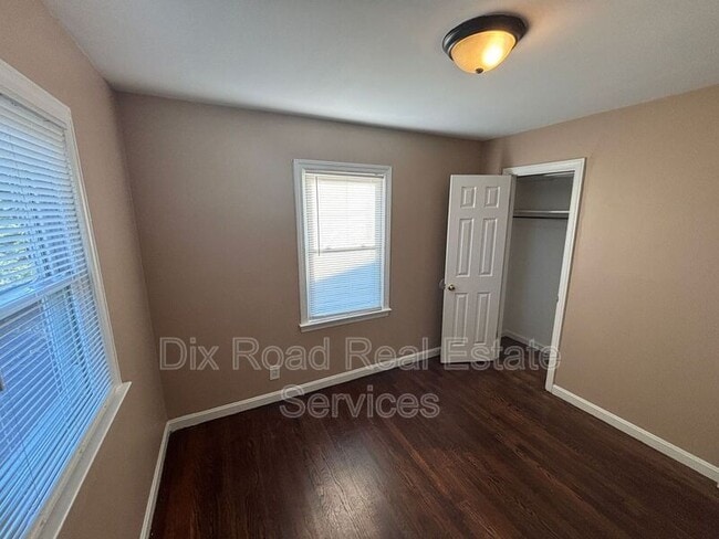 Building Photo - 600 Valleyview Dr