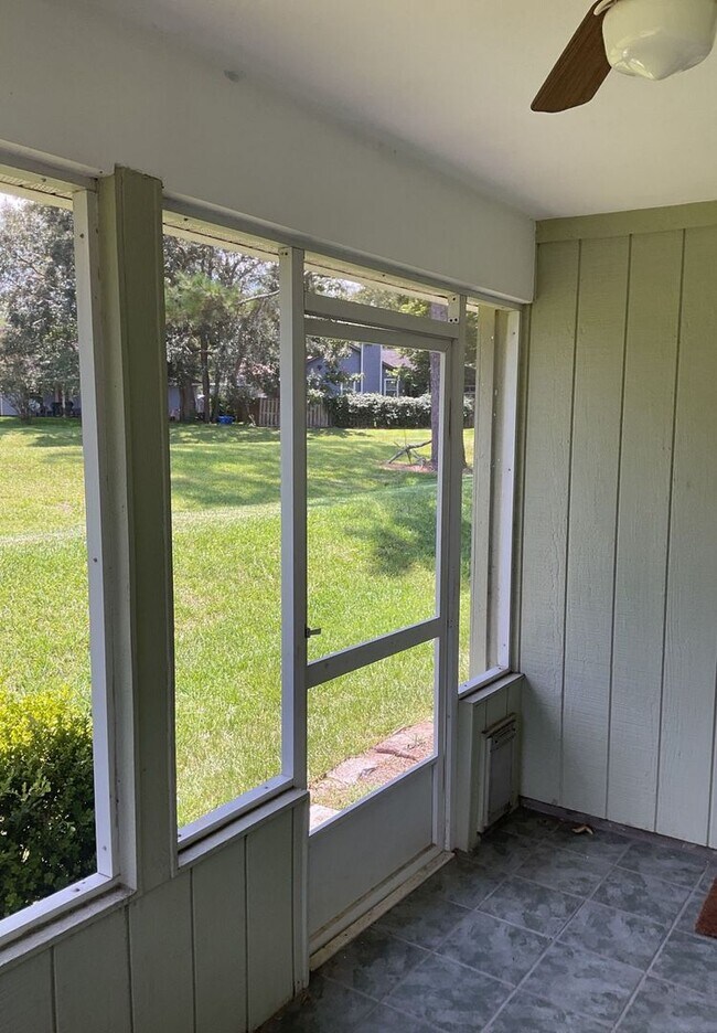 Building Photo - Spacious 3/2 in Eagle Point