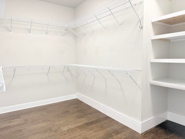 Building Photo - 590 Las Roblas Grande Dr