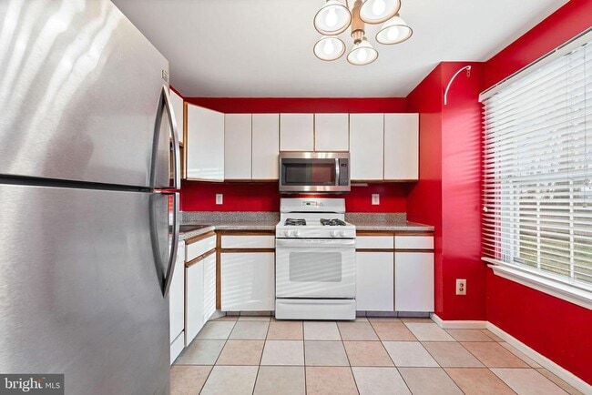 Building Photo - 1607 Hawthorne Ct