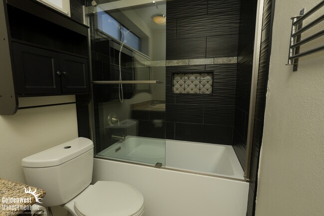 Building Photo - Spacious 4Bdm 2.5Ba Home with Loft in Las Vegas