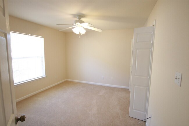 Building Photo - 2267 Pine Landing Ct