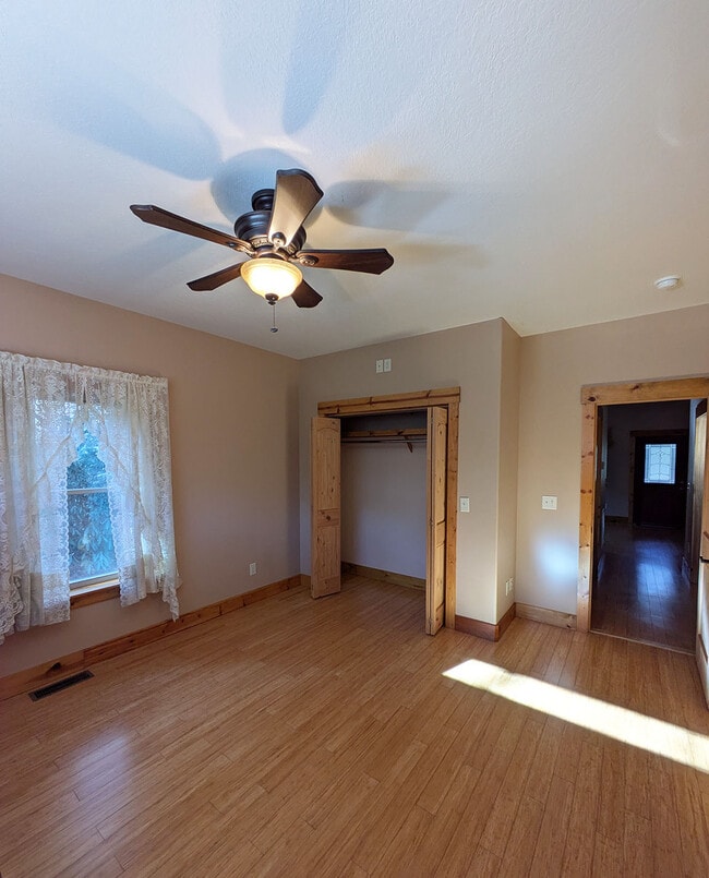 Building Photo - 291 Leamon Dr