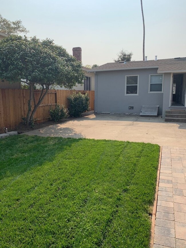 Building Photo - Updated, One of a Kind 2 Bed / 1 Bath Home...