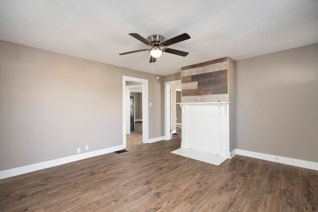 Building Photo - 2 Bedroom Home For Rent Near The Old Train Station!