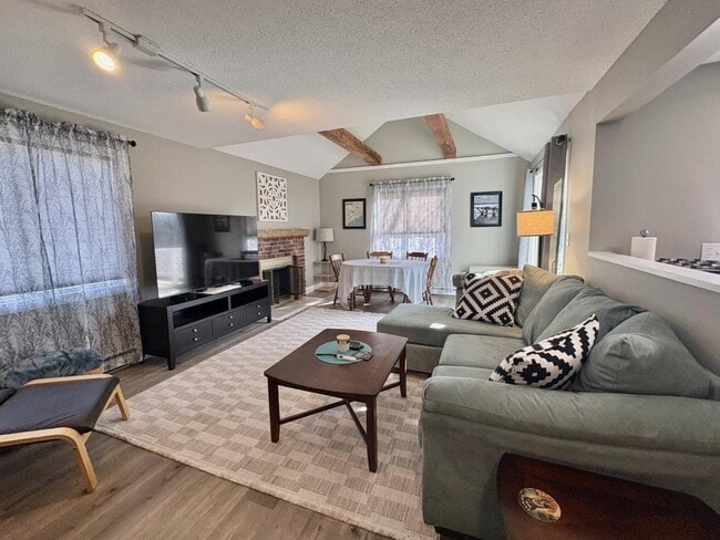 Building Photo - 25 Lawrence St