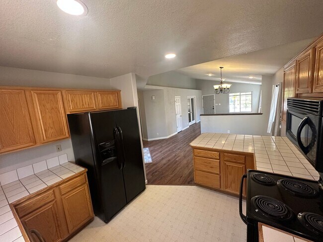Building Photo - 3 bedroom, 2 bath home in Sparks! Must see!!!