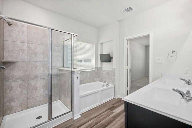 Building Photo - "Charming 3-Bed, 2-Bath Oasis with 1,753 S...