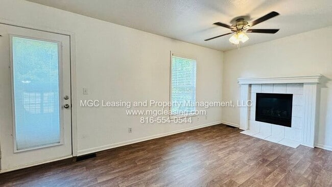 Building Photo - 3 bedroom Duplex with unique floor plan in...