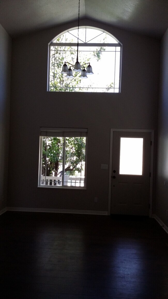 Building Photo - 88 River Pointe Dr
