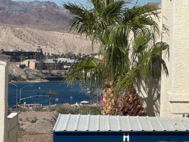 Building Photo - 1BR 1BA Winter Vacation Rental with River Views-RIVERVIEW BLUFFS