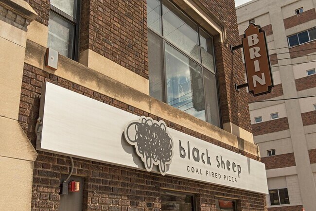 Building Photo - 404 N Washington Ave