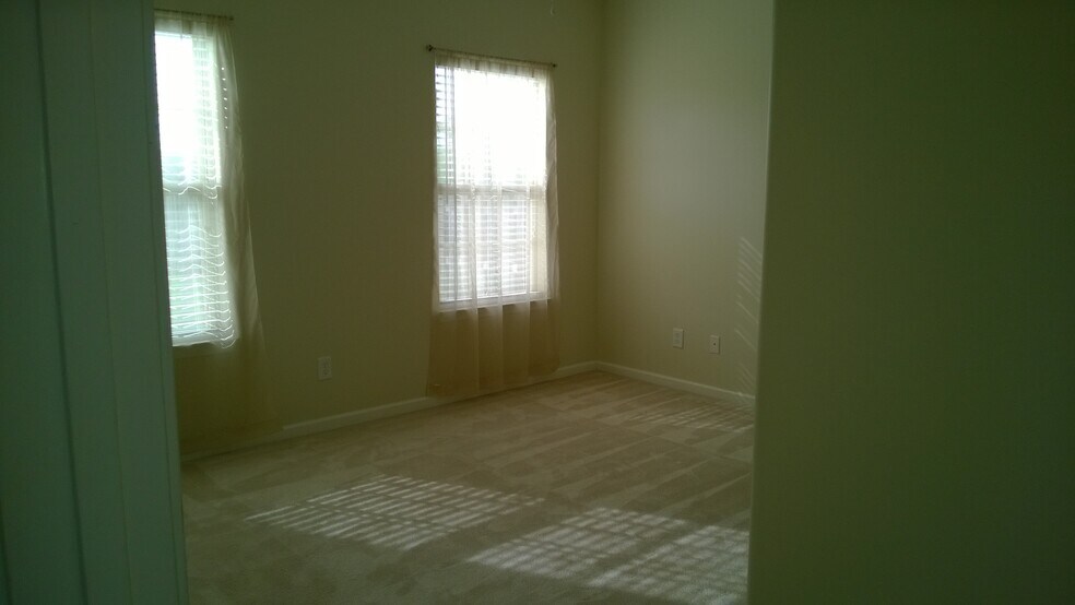 Building Photo - 1093 Winding Oak Trl