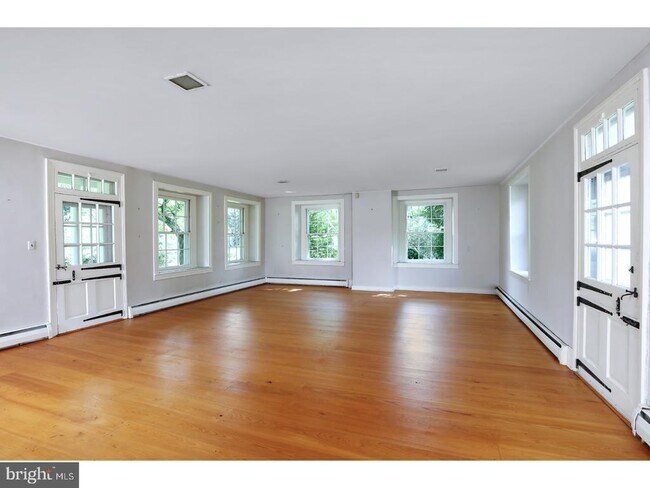 Building Photo - 180 Municipal Rd