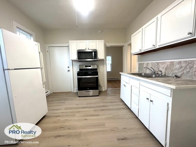 Building Photo - 201 20th Ave NE