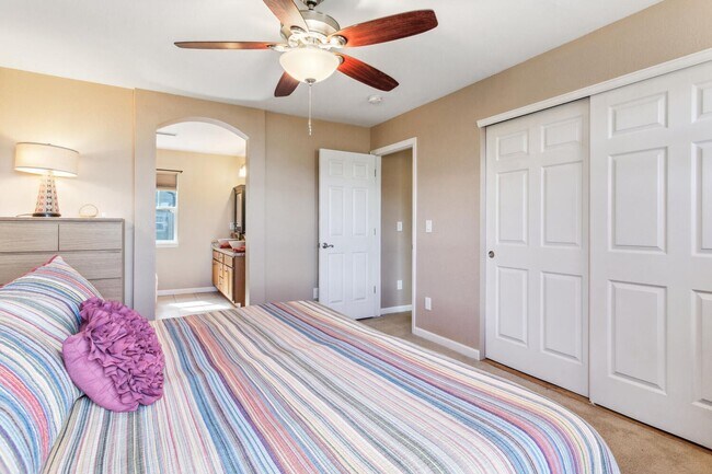Building Photo - 3 Bedroom, 3 Bth Townhome with 2 Car Garage