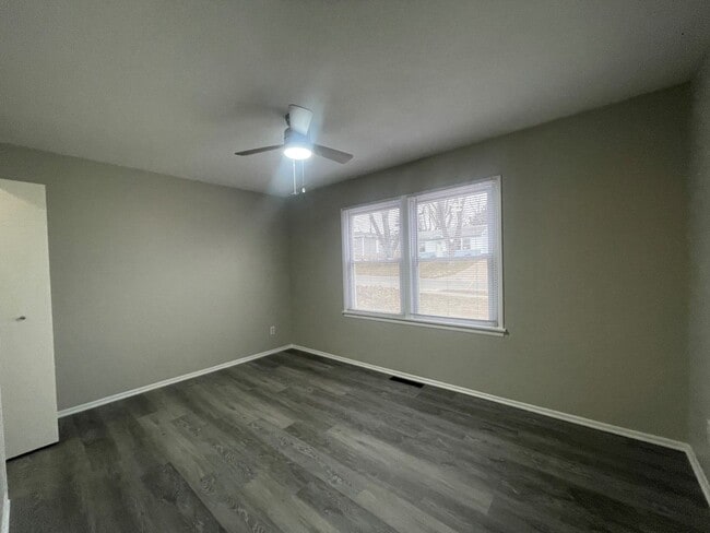 Building Photo - Home For Rent In Bellevue