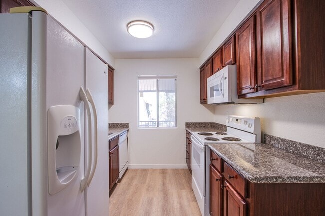 Building Photo - Gorgeous 1Bed/1Bath Condo located in The B...