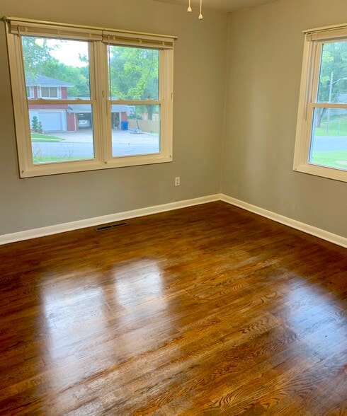 Front Corner Bedroom (1) - 3166 S Parkview Ave