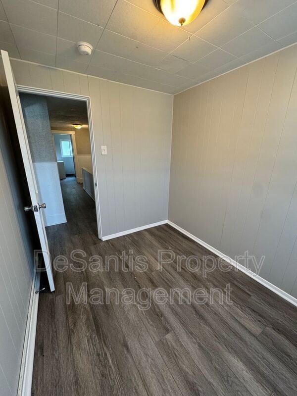 Building Photo - 718 Ridge Ave