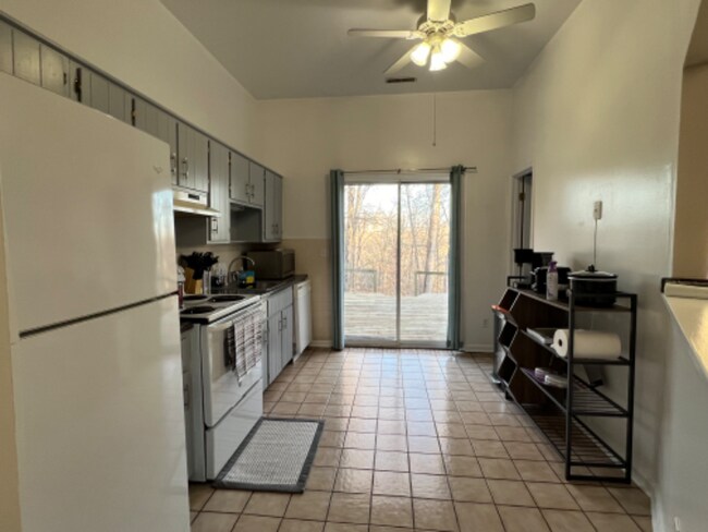 Building Photo - 2440 Whitney Ct