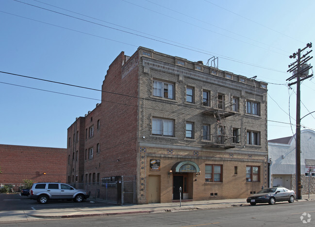 Building Photo - Julienne Apartments