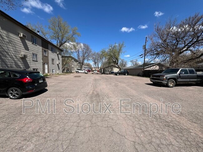 Building Photo - 116 S Garfield Ave