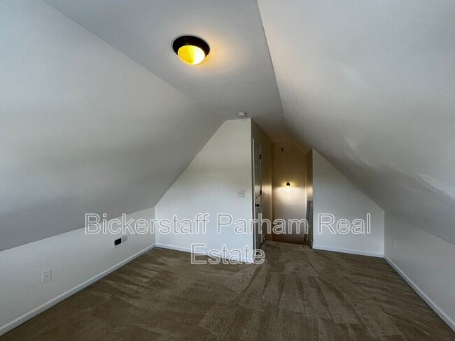 Building Photo - 70 Misty Forest Dr