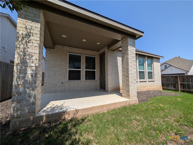 Building Photo - 1052 Easy Gruene
