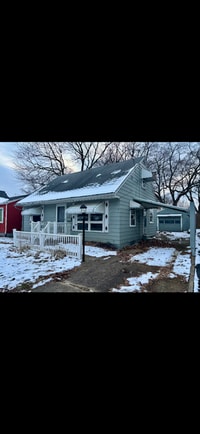 Building Photo - Three bedroom one bathroom home for rent