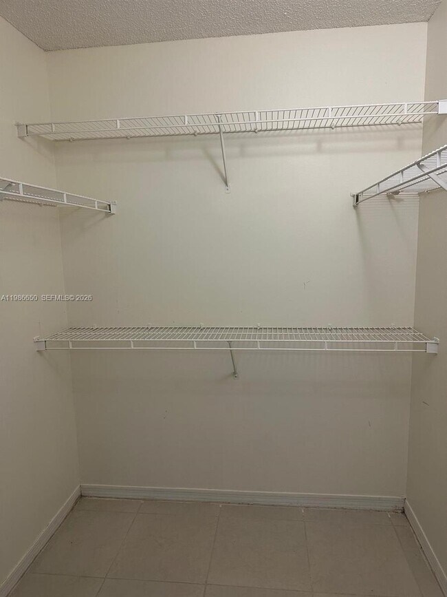 Building Photo - 655 SW 111th Way