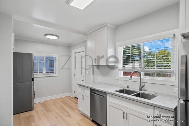 Building Photo - 780 Dowling Blvd