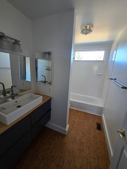 Building Photo - 3770 S Mission Pky