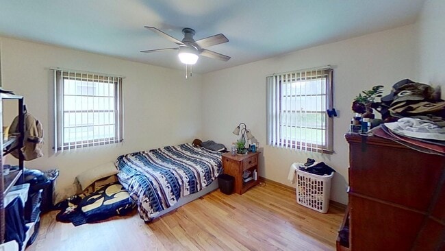 Building Photo - Brick 1 BR 1 BA duplex with garage, hardwood floors tucked away in residential neighborhood