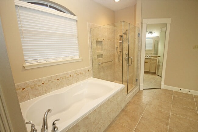 Building Photo - 17703 Forest Park Ln