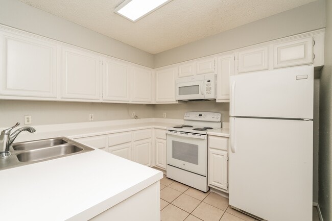 Building Photo - 200 Pecan Dr
