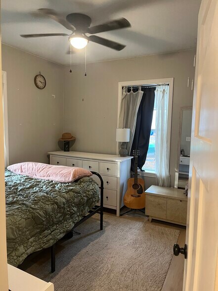 Building Photo - 130 Mount Vernon St